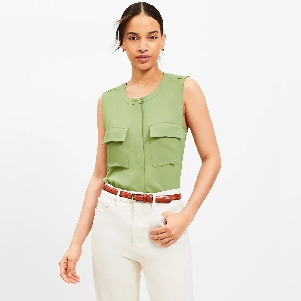 Stylish Green Sleeveless Blouse with Pockets